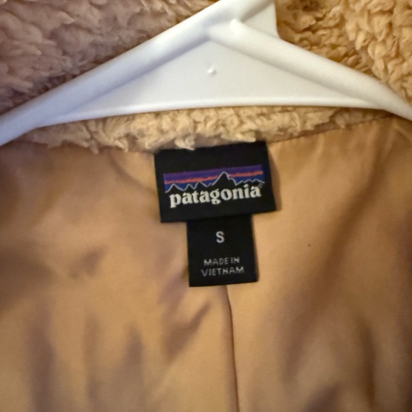 Patagonia Tan/Blush Fleece Vest - Picture 3 of 4